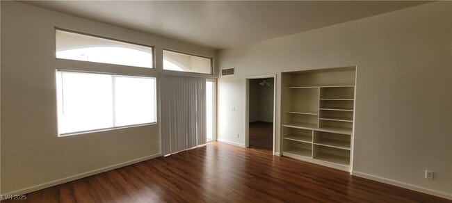 property at 3125 N Buffalo Dr