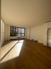 1550 N Lake Shore Dr, Unit 2F in Chicago, IL - Building Photo - Building Photo