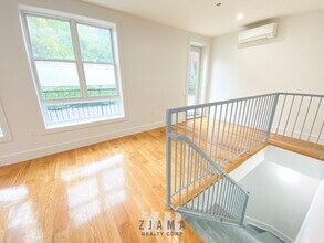 225 Howard Ave in Brooklyn, NY - Foto de edificio - Building Photo