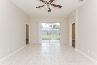 1464 Lake Shore Ranch Dr in Seffner, FL - Building Photo - Building Photo