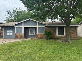 2621 Concord Ln in Lancaster, TX - Building Photo