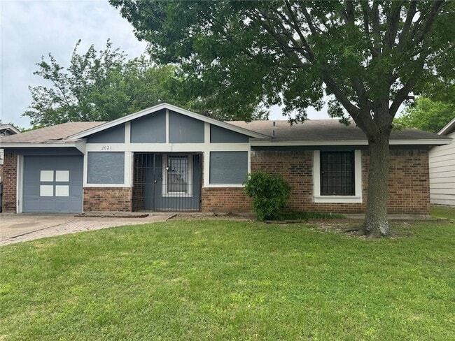 property at 2621 Concord Ln