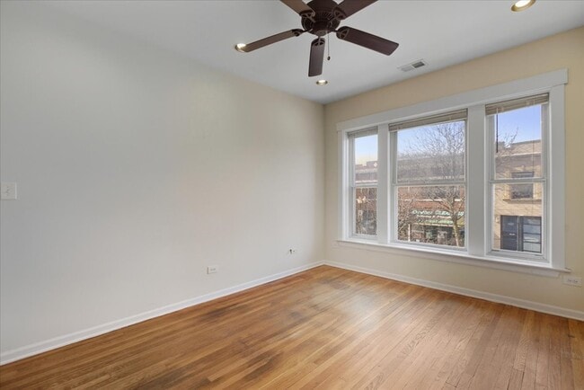 4641 N Rockwell St, Unit 2 in Chicago, IL - Foto de edificio - Building Photo