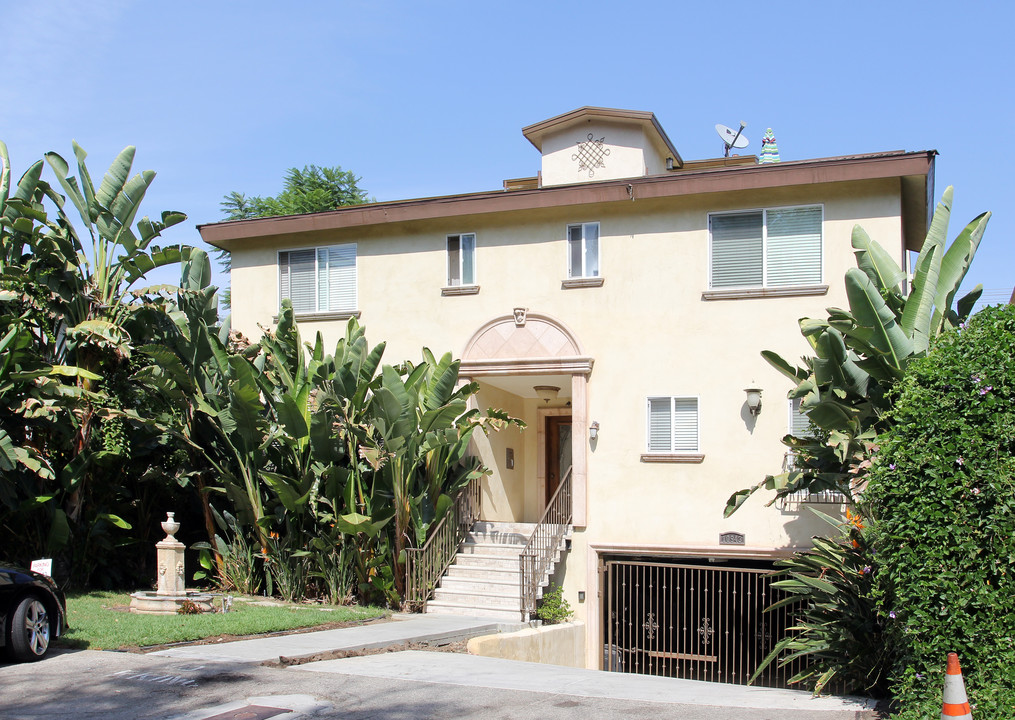 10943 Fruitland Dr in Studio City, CA - Building Photo