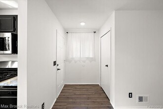 1014 Kelley St in Troy, MI - Building Photo - Building Photo