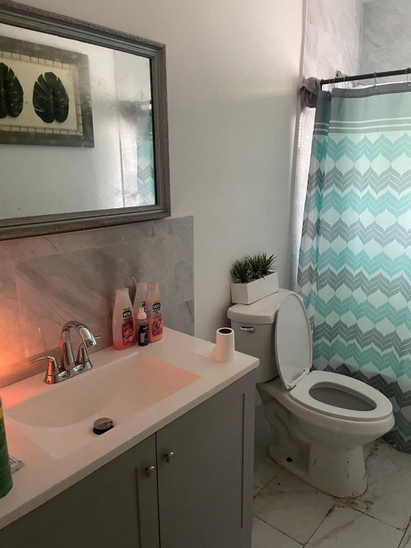 7009 NW 78th St in Tamarac, FL - Building Photo - Building Photo