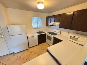 5340 S Swenson St in Las Vegas, NV - Building Photo - Building Photo