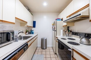 102 E Brookline St, Unit 3 Apartamentos