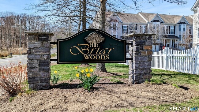 1306 Briar Woods Ln in Danbury, CT - Building Photo - Building Photo