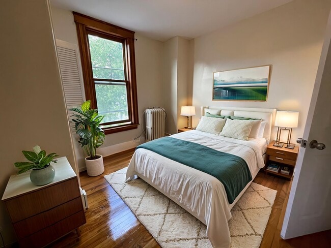 338 K St, Unit 1 in Boston, MA - Foto de edificio - Building Photo