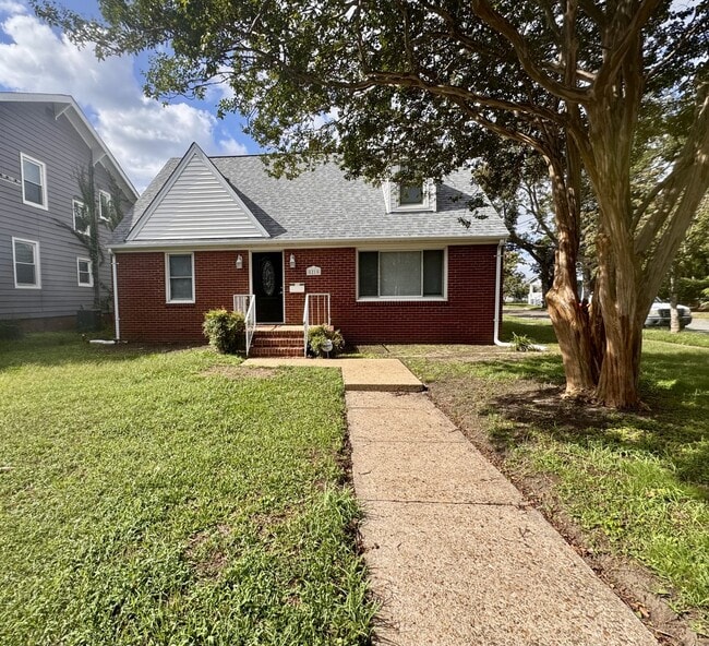 5215 Huntington Ave, Unit Anchor Room 1