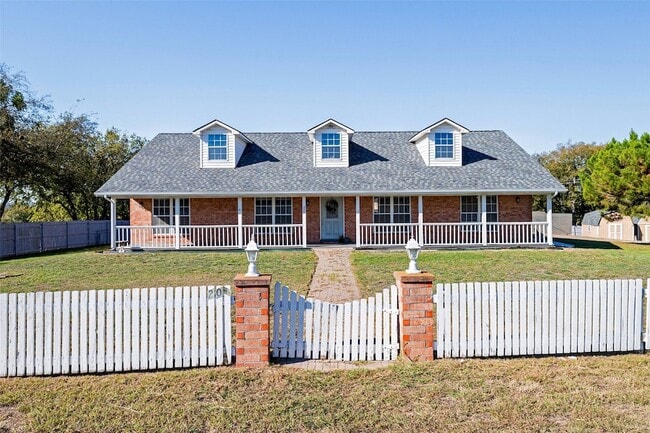 201 Gail Dr in Weatherford, TX - Foto de edificio - Building Photo