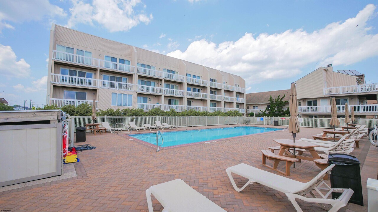 323 44th St S in Brigantine, NJ - Building Photo