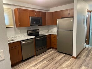 1686 La Mar Dr in North Mankato, MN - Building Photo - Building Photo