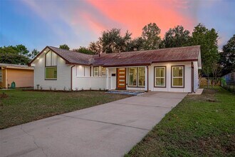 7131 Mobud Dr in Houston, TX - Building Photo - Building Photo