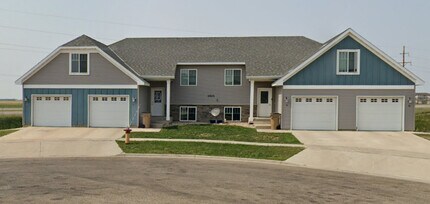 Eagles Landing in Minot, ND - Building Photo - Building Photo