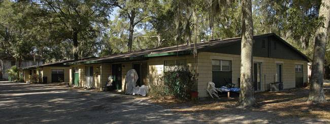 823 NE 4th Ave in Gainesville, FL - Building Photo - Building Photo