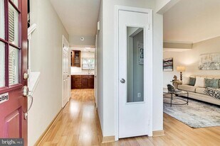 13491 Old Dairy Ct in Herndon, VA - Building Photo