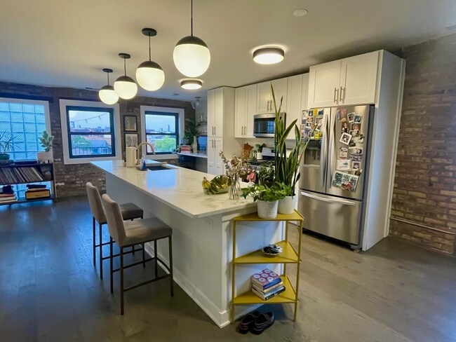 1371 N Milwaukee Ave, Unit 4