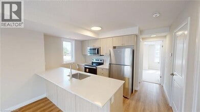 410 Northfield Dr W in Waterloo, ON - Building Photo - Building Photo