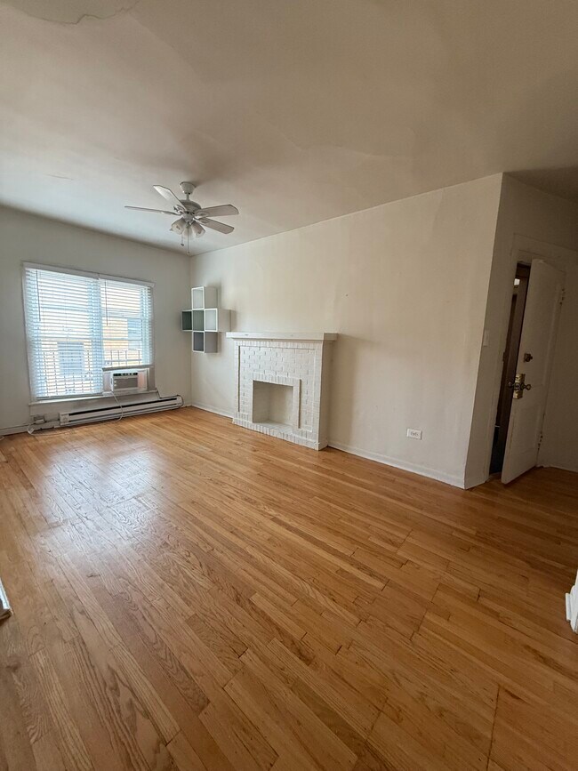 706 W Roscoe St, Unit 724-732-3N