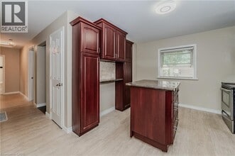 15 Edinburgh Rd in Kitchener, ON - Building Photo - Building Photo