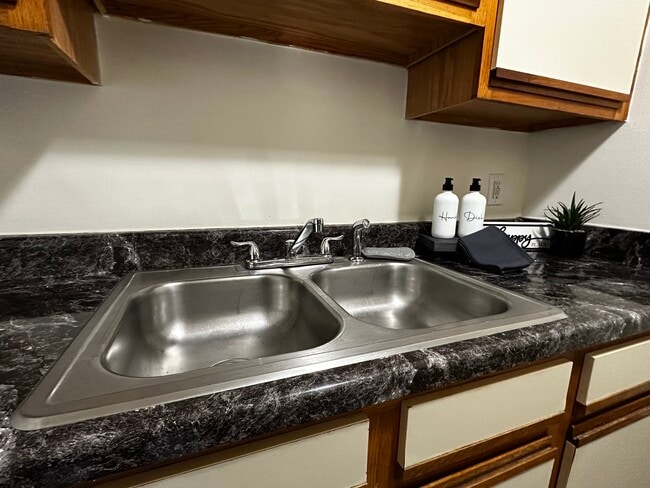 112 Robbins Ave, Unit 112B in Jamestown, NC - Building Photo - Building Photo