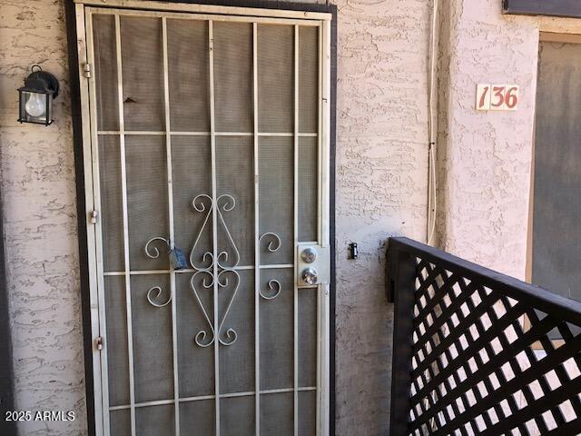 property at 1927 E Hampton Ave