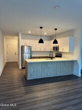 580 Columbia Turnpike in East Greenbush, NY - Foto de edificio - Building Photo