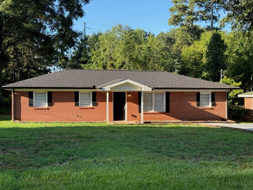 309 W Bonnell St in Oxford, GA - Building Photo