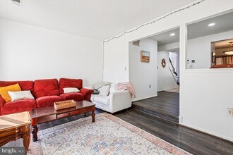 8703 Village Green Ct in Alexandria, VA - Building Photo - Building Photo