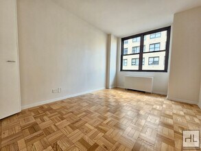EAST 49 STREET in New York, NY - Building Photo - Building Photo