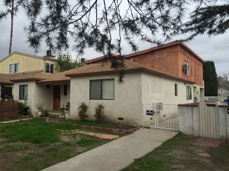 6506 Balboa Blvd in Van Nuys, CA - Building Photo