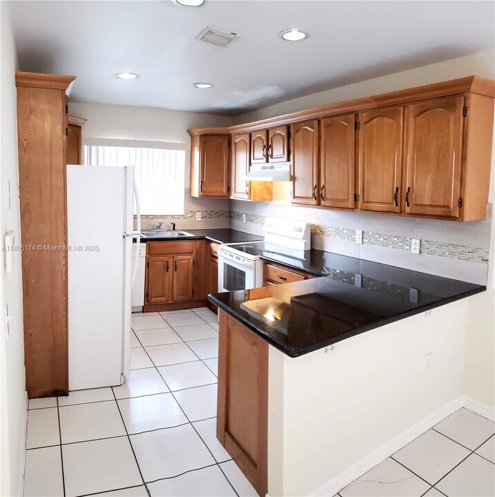 2510 NE 184th Terrace in North Miami Beach, FL - Building Photo