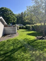 1395 NW Twins Ln in Albany, OR - Building Photo