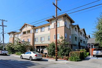 Magnolia Grove Condominiums in Castro Valley, CA - Building Photo - Building Photo