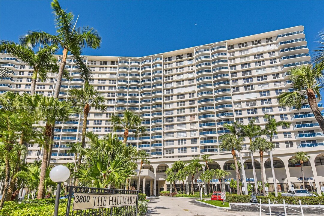 3800 S Ocean Dr, Unit 1818 in Hollywood, FL - Foto de edificio