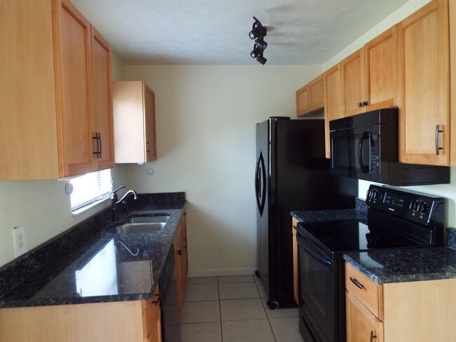 1742 SW Garnet St in Port St. Lucie, FL - Building Photo - Building Photo