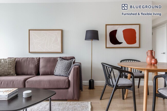 235 W 48th St in New York, NY - Building Photo - Building Photo
