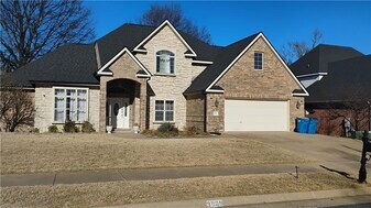 3909 NE Kensington Ave in Bentonville, AR - Building Photo