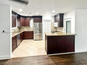 5660 Allen St in Hollywood, FL - Building Photo - Building Photo