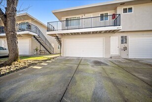 4617 Palm Ave in Sacramento, CA - Building Photo