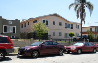 732 S Gramercy Dr in Los Angeles, CA - Building Photo - Building Photo