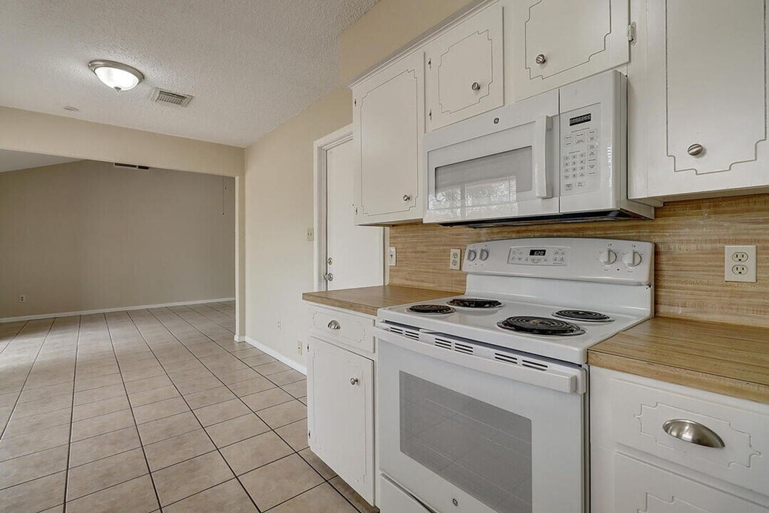 5225 Bonham St in Corpus Christi, TX - Building Photo