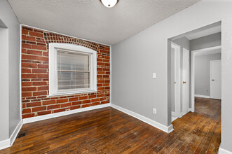 Hyde Park Apartments in Kansas City, MO - Foto de edificio - Building Photo