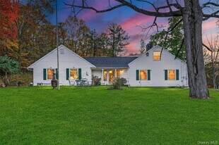 108 Circle Dr in Monroe, NY - Building Photo