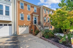12797 Dogwood Hills Ln in Fairfax, VA - Building Photo