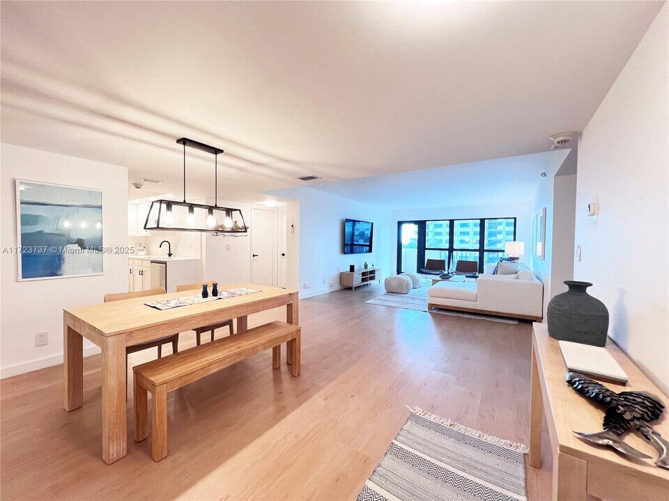 5100 N Ocean Blvd in Lauderdale-by-the-Sea, FL - Building Photo