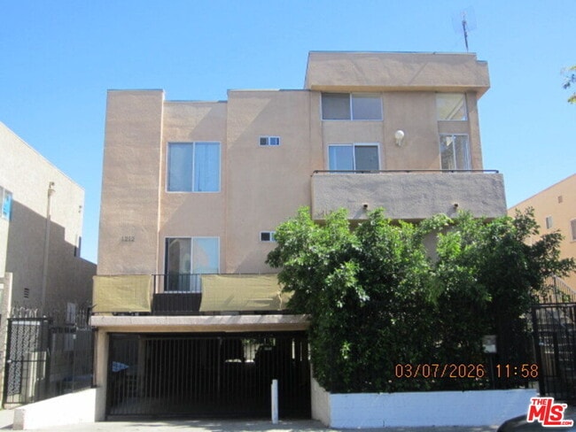 property at 1212 Beachwood Dr