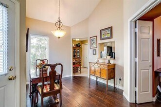 18016 Whispering Gables Ln in Dallas, TX - Building Photo - Building Photo